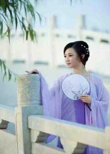 穿紫衣服的女孩2.jpg